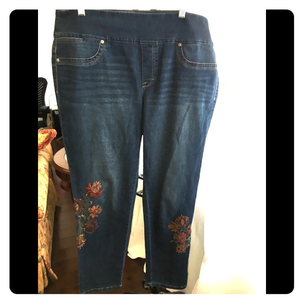 Embroidered Boyfriend Jeggings